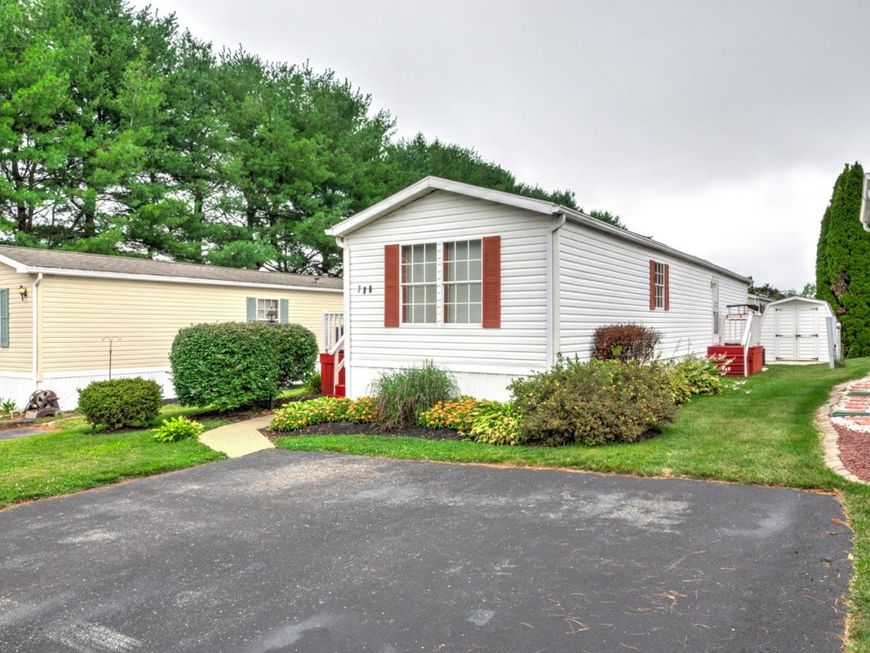 206 Saddleford Court N, Lancaster, PA 17603 Main Photo