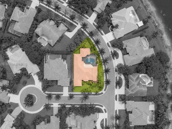 392 Coconut Cir, Weston, FL 33326