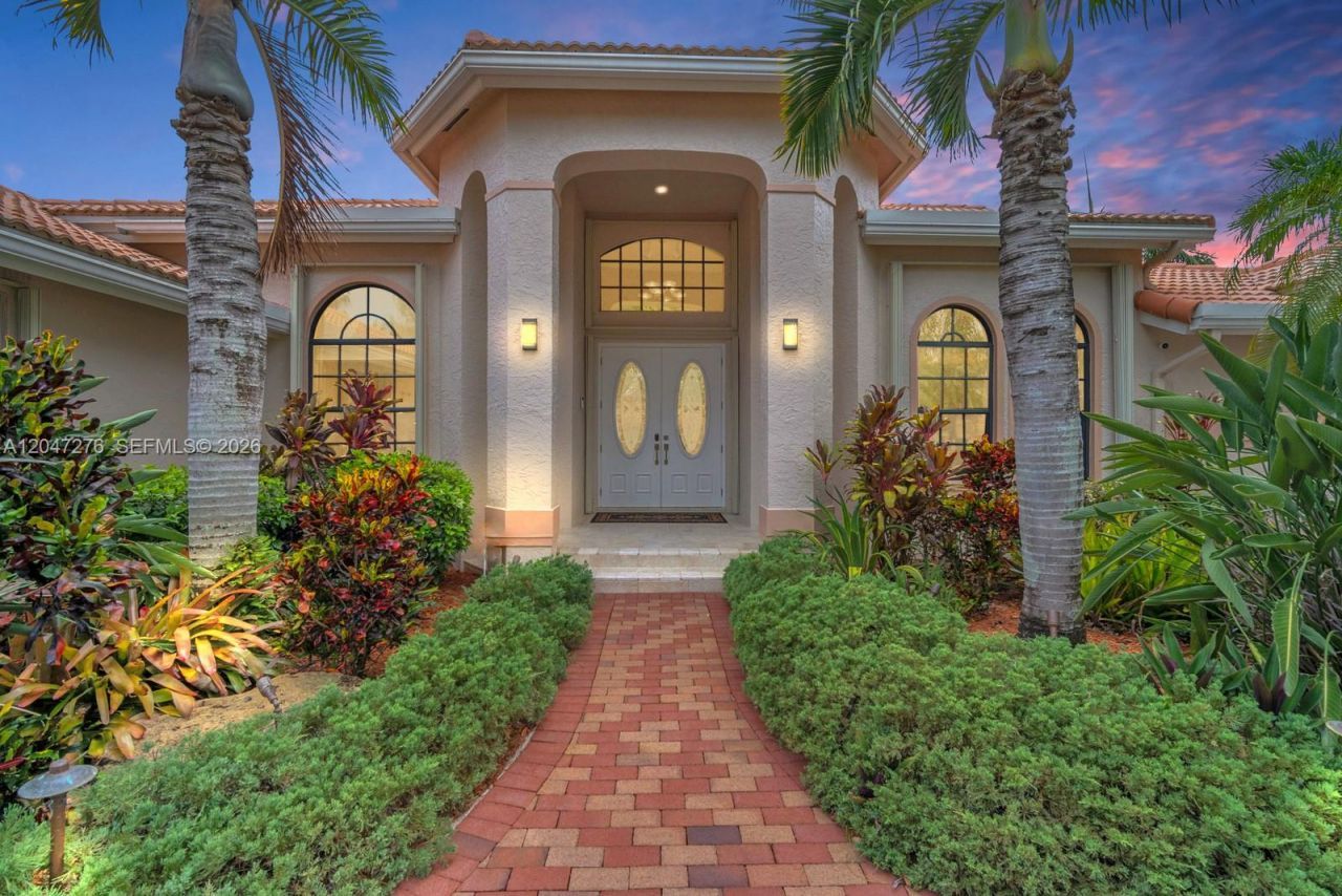 392 Coconut Cir , Weston, FL 33326 Photo
