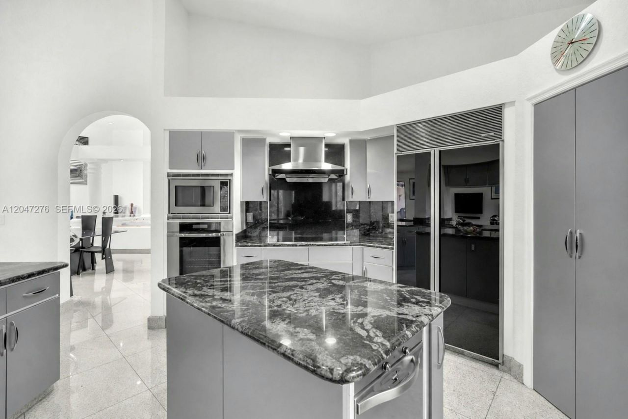 392 Coconut Cir , Weston, FL 33326 Photo