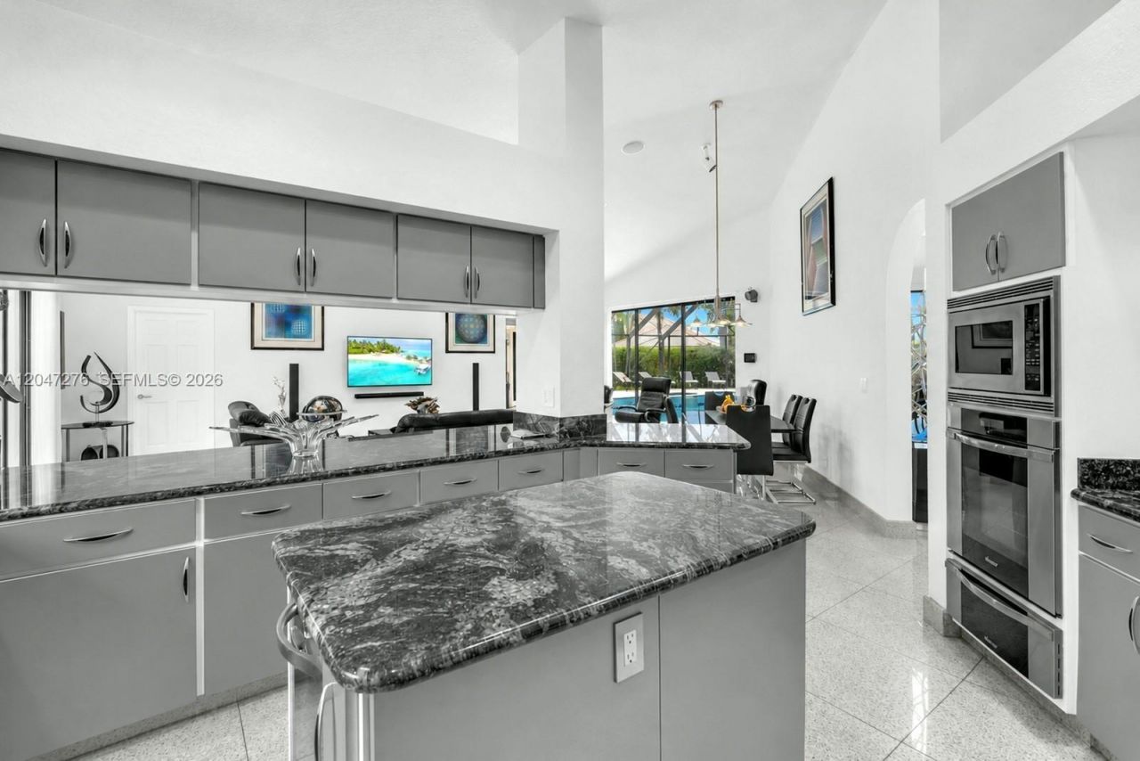 392 Coconut Cir , Weston, FL 33326 Photo