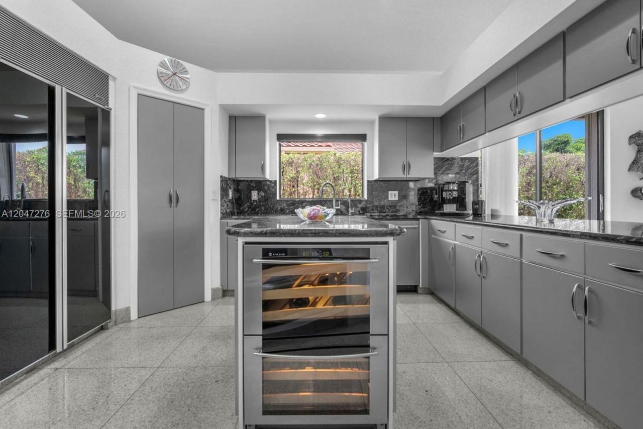 392 Coconut Cir , Weston, FL 33326 Photo