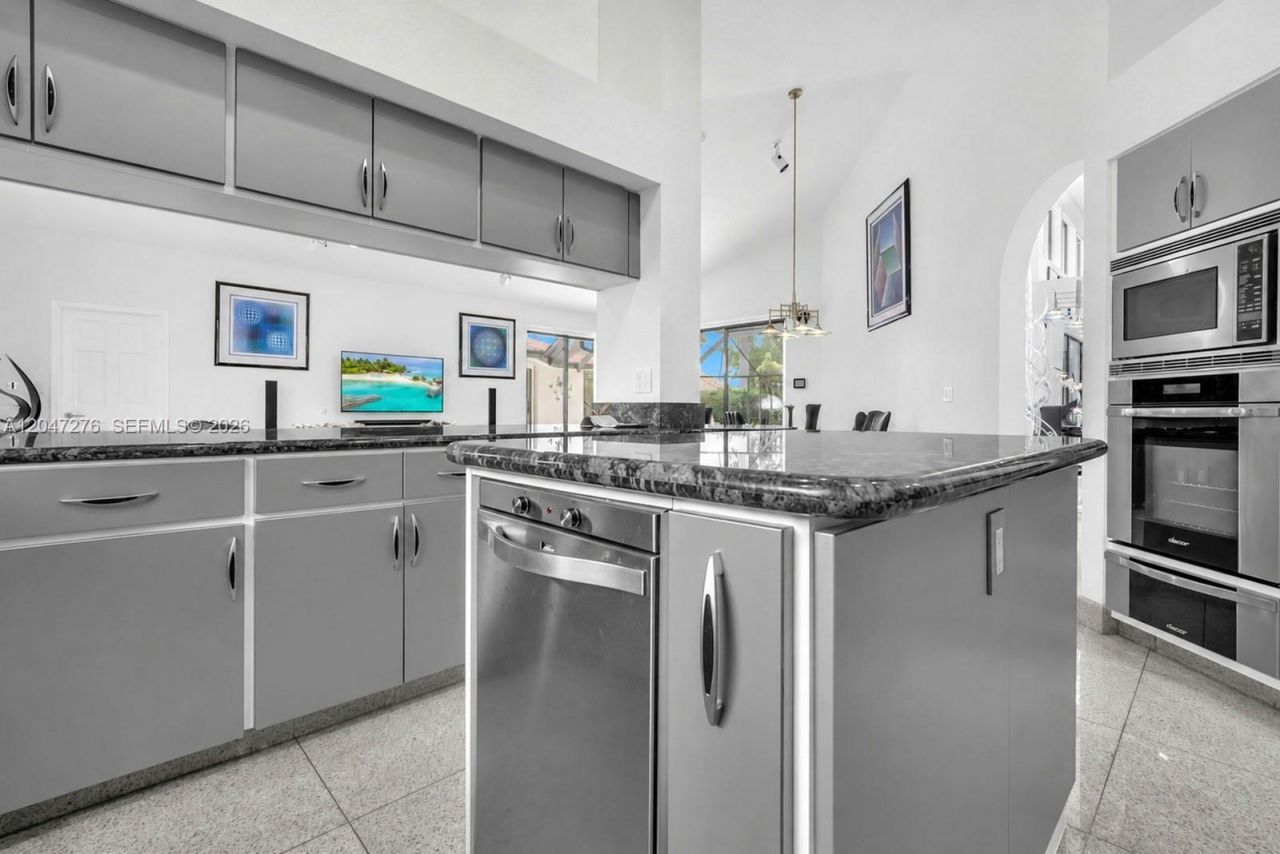 392 Coconut Cir , Weston, FL 33326 Photo