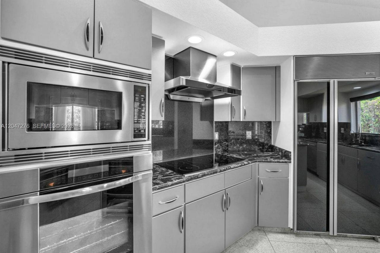 392 Coconut Cir , Weston, FL 33326 Photo