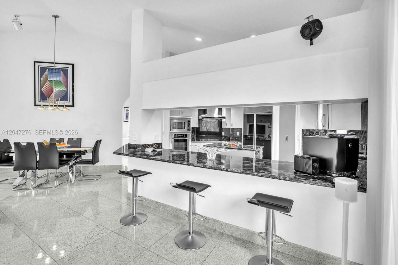 392 Coconut Cir , Weston, FL 33326 Photo