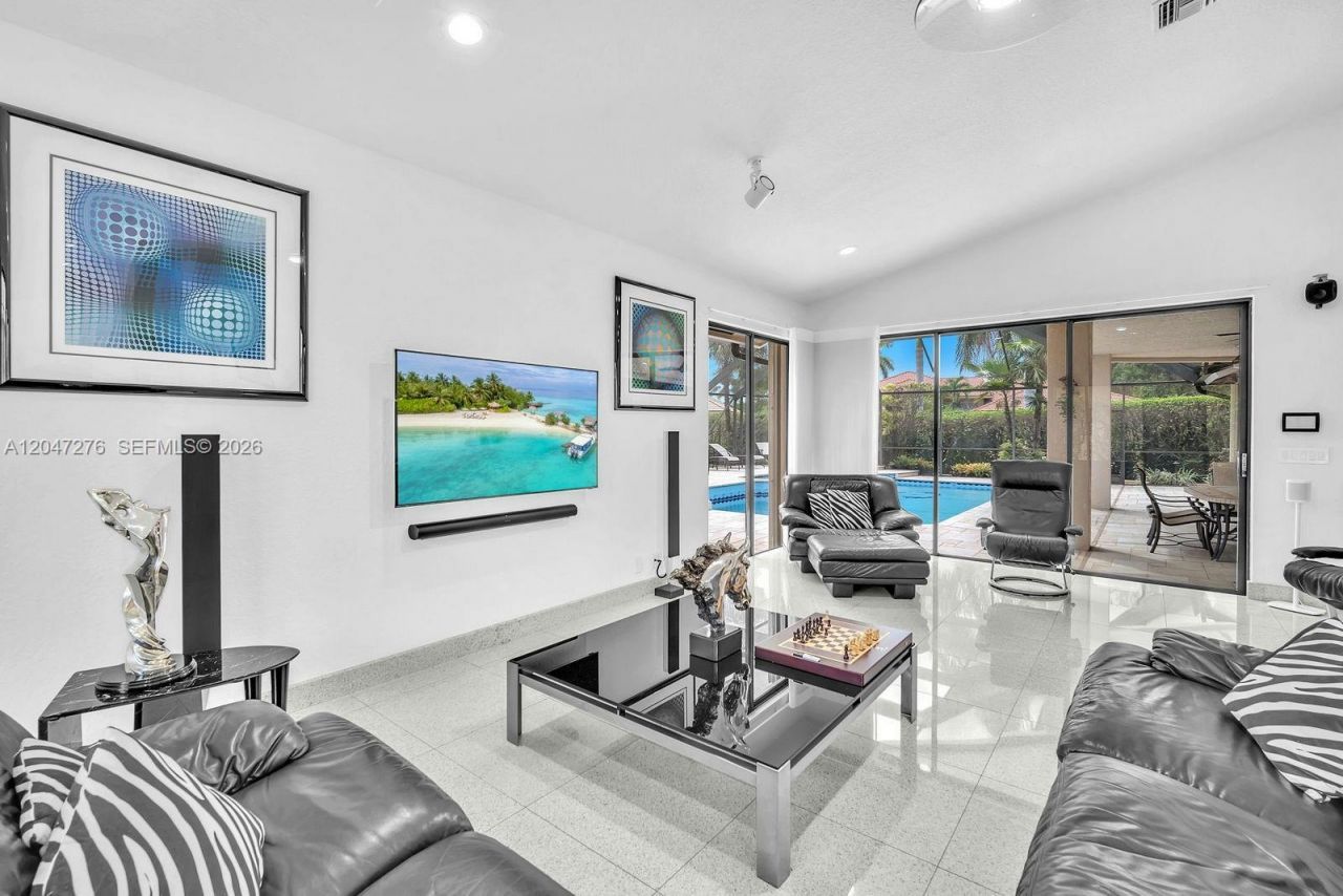 392 Coconut Cir , Weston, FL 33326 Photo