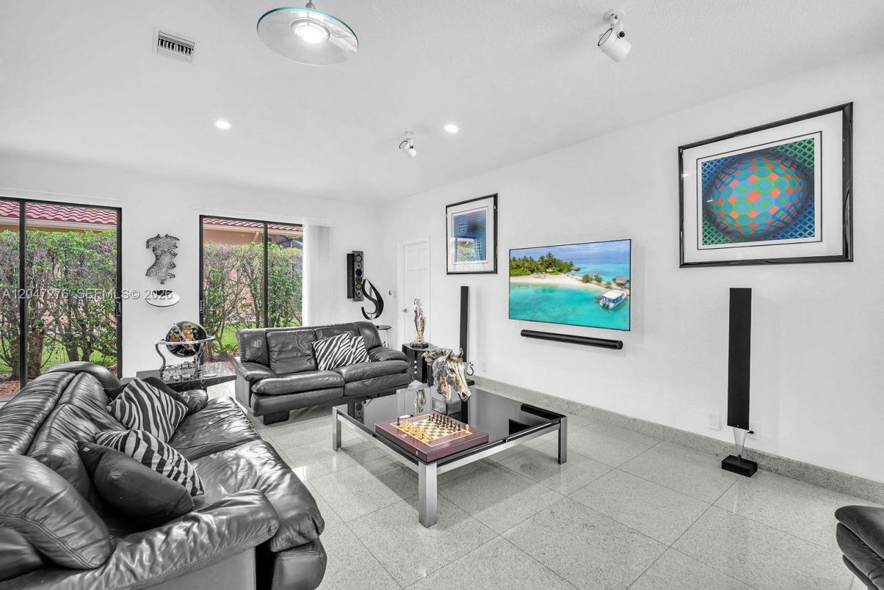 392 Coconut Cir , Weston, FL 33326 Photo