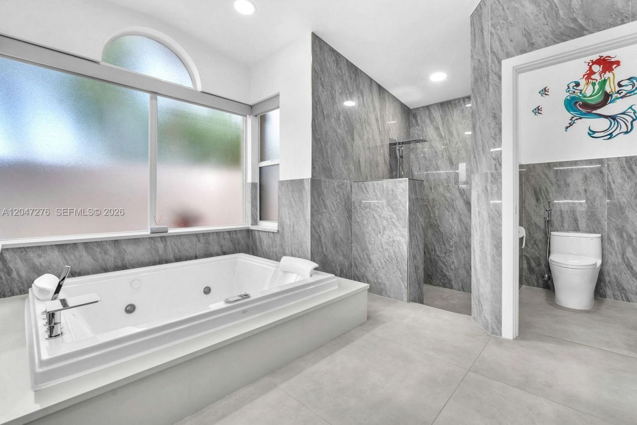 392 Coconut Cir , Weston, FL 33326 Photo