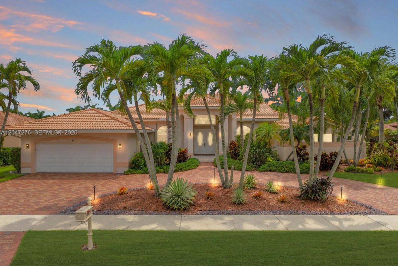 392 Coconut Cir , Weston, FL 33326 Photo