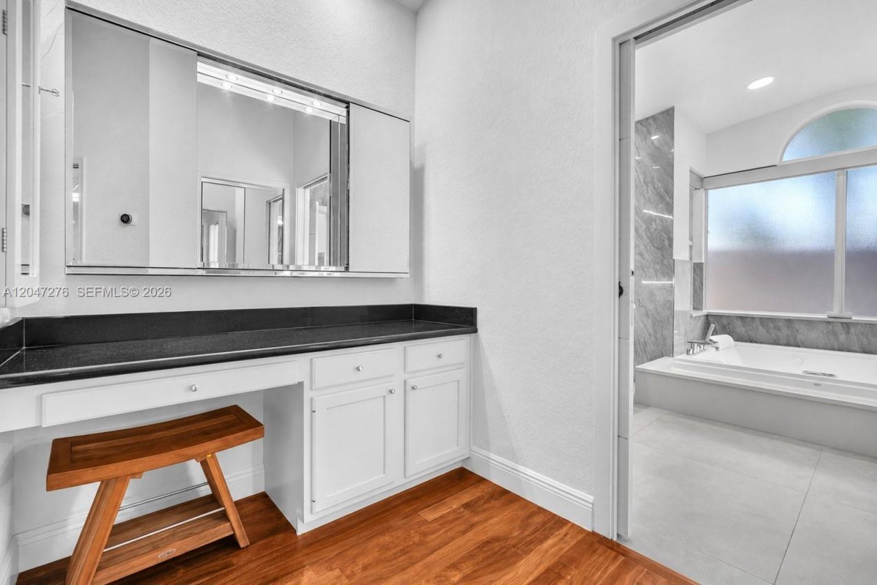 392 Coconut Cir , Weston, FL 33326 Photo