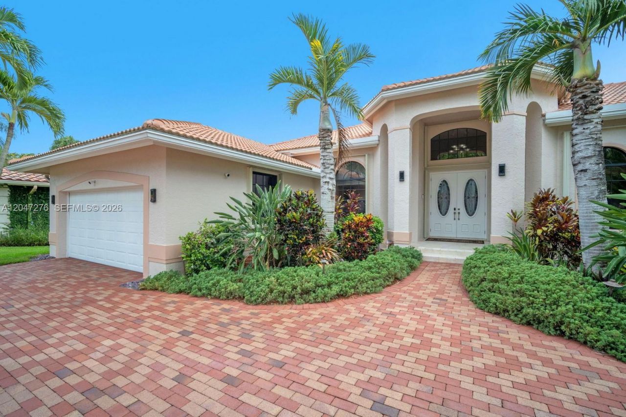 392 Coconut Cir , Weston, FL 33326 Photo