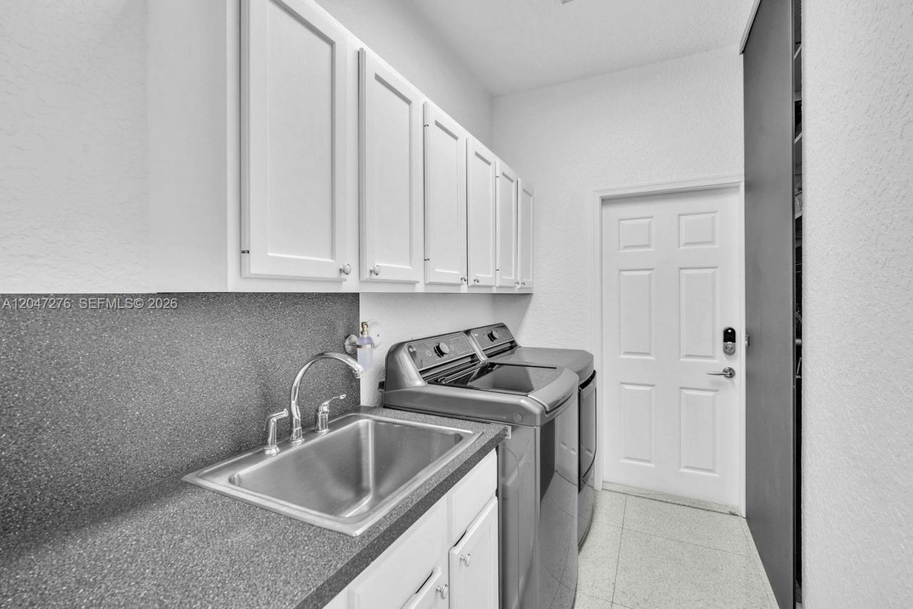 392 Coconut Cir , Weston, FL 33326 Photo