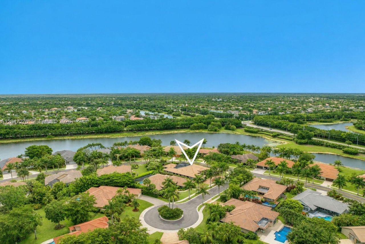 392 Coconut Cir , Weston, FL 33326 Photo