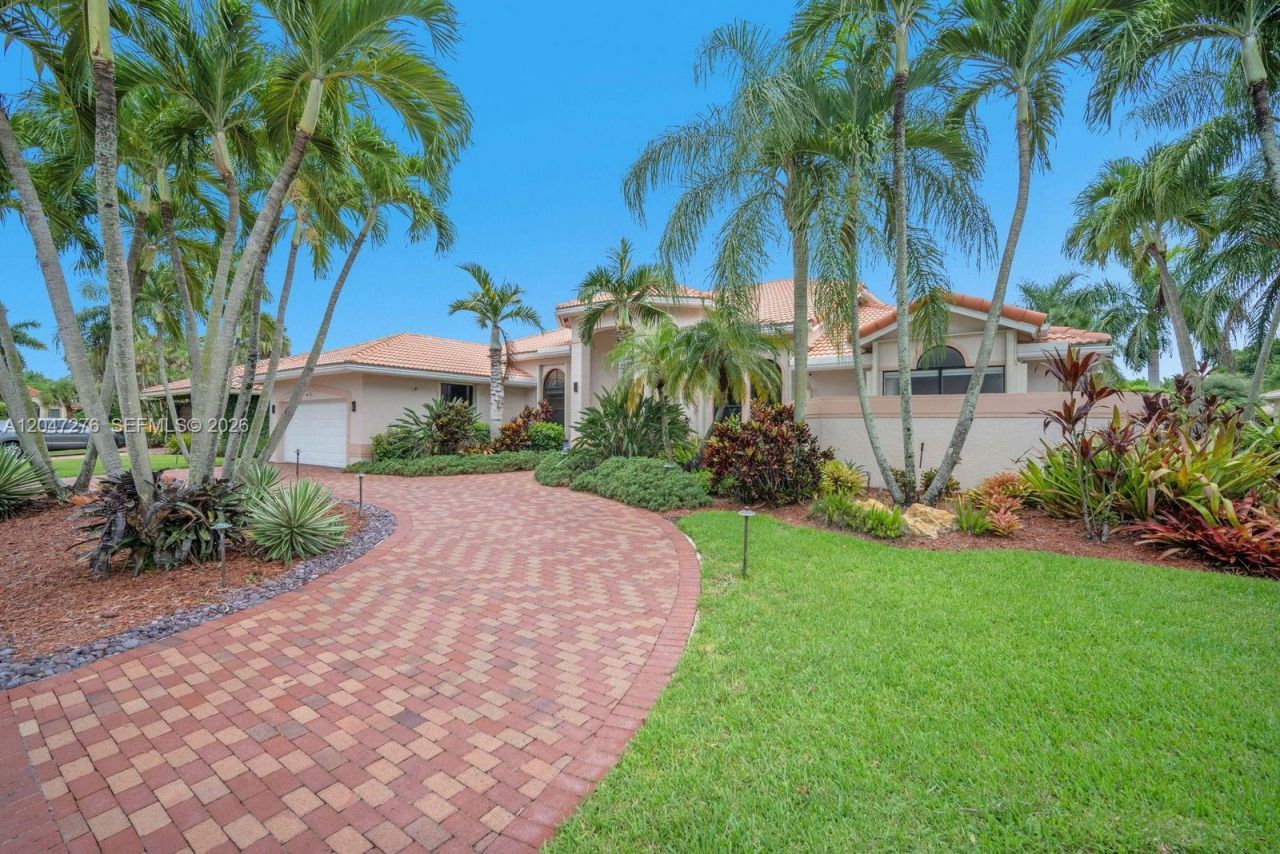 392 Coconut Cir , Weston, FL 33326 Photo