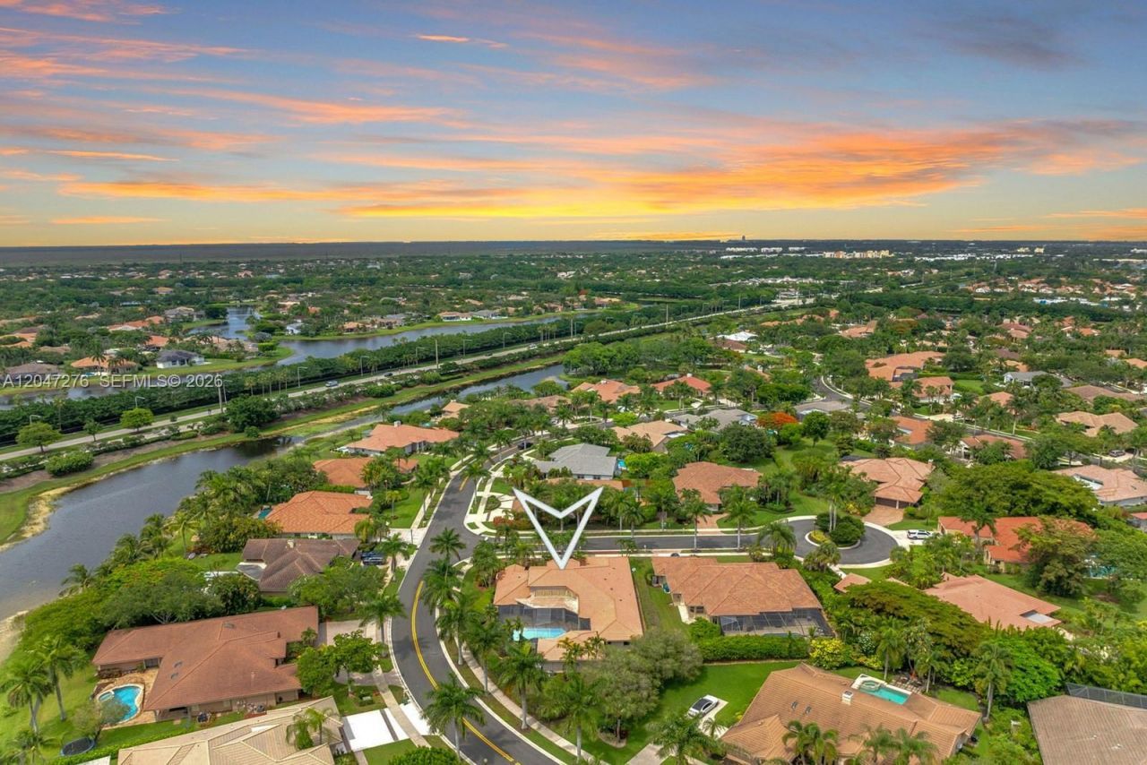 392 Coconut Cir , Weston, FL 33326 Photo
