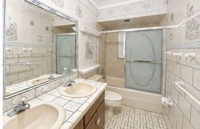 6225 SW 59th St , South Miami, FL 33143 Photo
