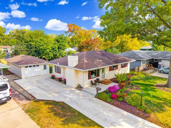 6 Wilmette Drive , Normal, IL 61761