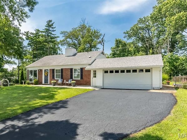 918 Crestland Drive, Ballwin, MO 63011