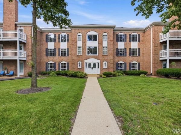 974 Claytonbrook Drive, Unit 2D, Ballwin, MO 63011