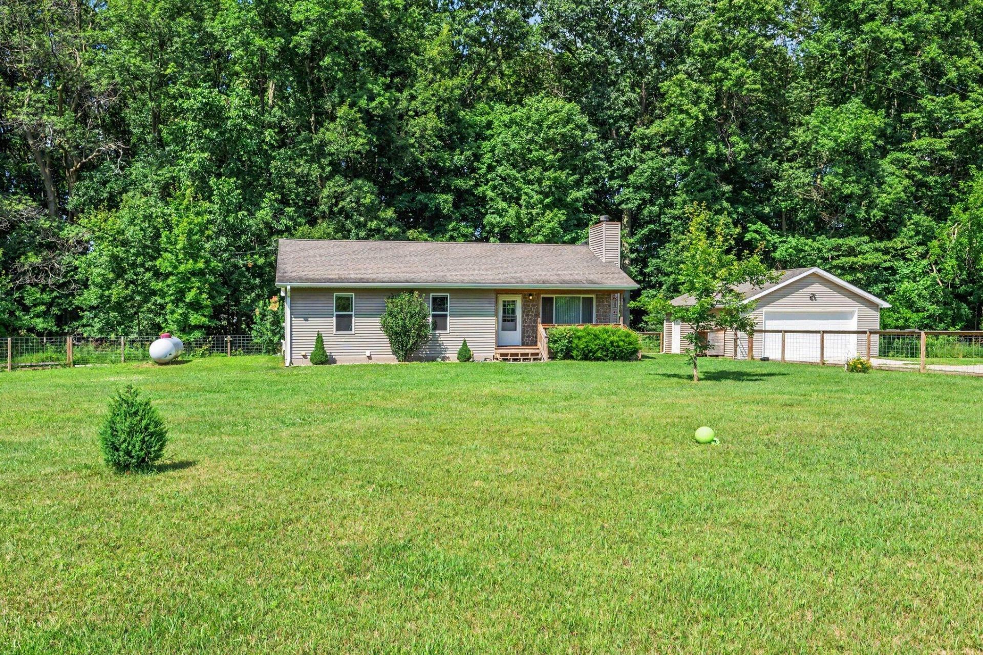304 19th Street, Otsego, MI 49078 Main Photo