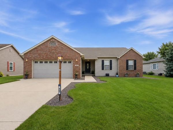 505 17th Street SE , DeMotte, IN 46310
