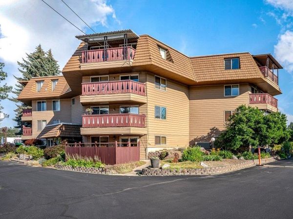 9020 N Country Homes Blvd, Spokane, WA 99218