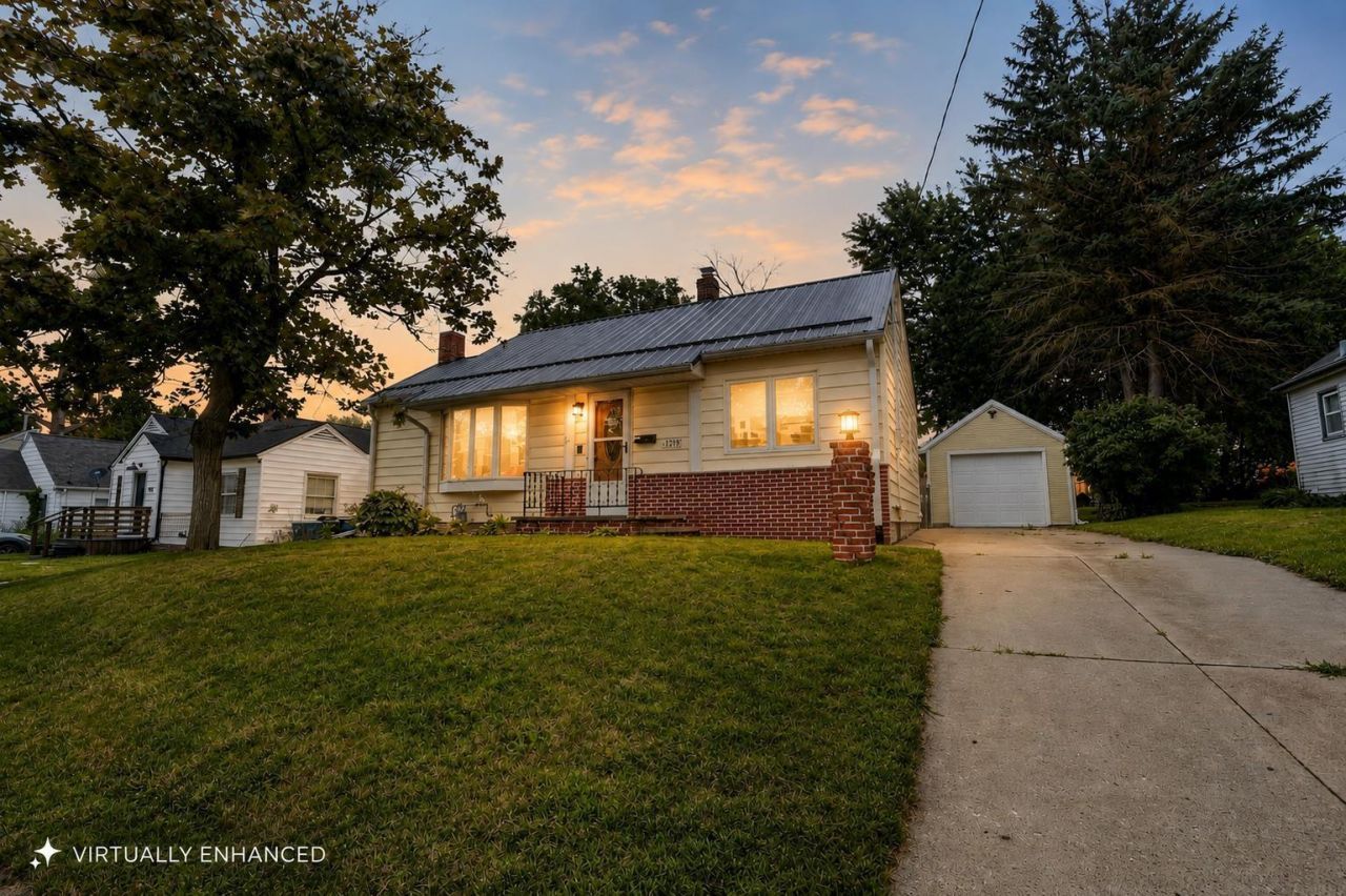 1219 Hammond Avenue, Waterloo, IA 50702 Main Photo