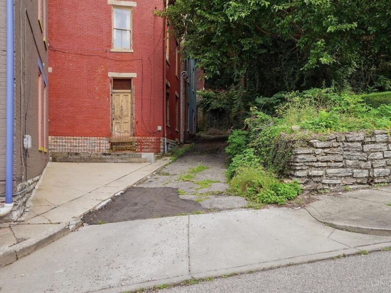 108 1/2 W Clifton Avenue, Cincinnati, OH 45202 Photo 36
