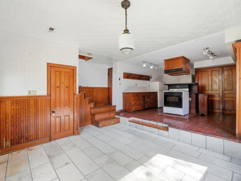 108 1/2 W Clifton Avenue, Cincinnati, OH 45202 Photo 8