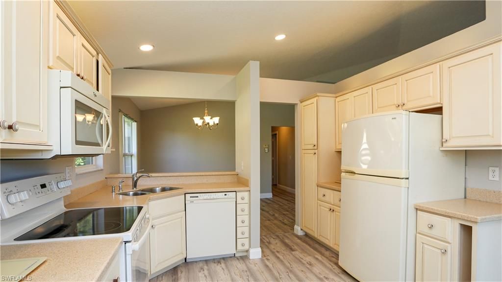402 Emerald Bay Cir, Unit E7, Naples, FL 34110 Photo