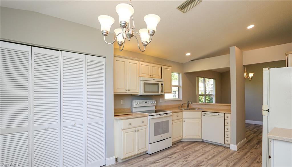 402 Emerald Bay Cir, Unit E7, Naples, FL 34110 Photo