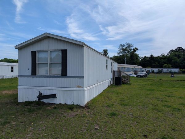 5326 Chinaberry Rd., Florence, SC 29506