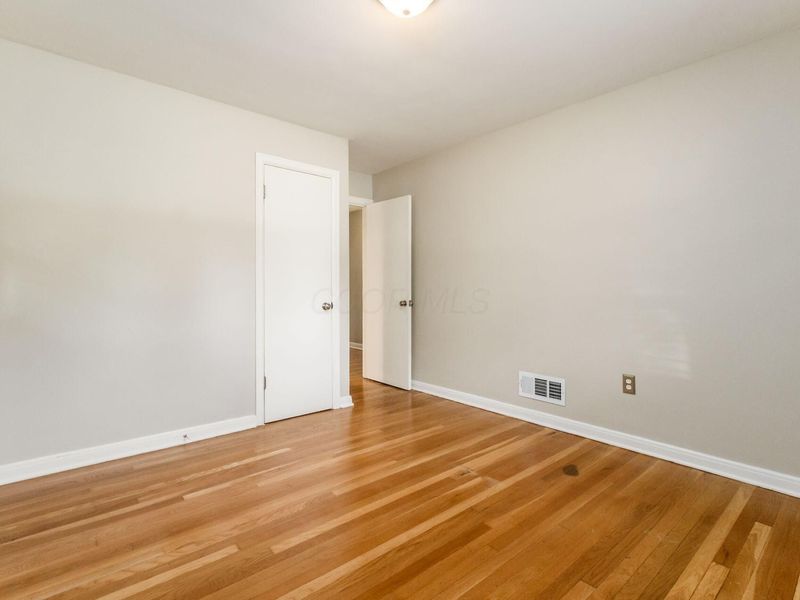 181 Village Drive, Columbus, OH 43214 Photo 27