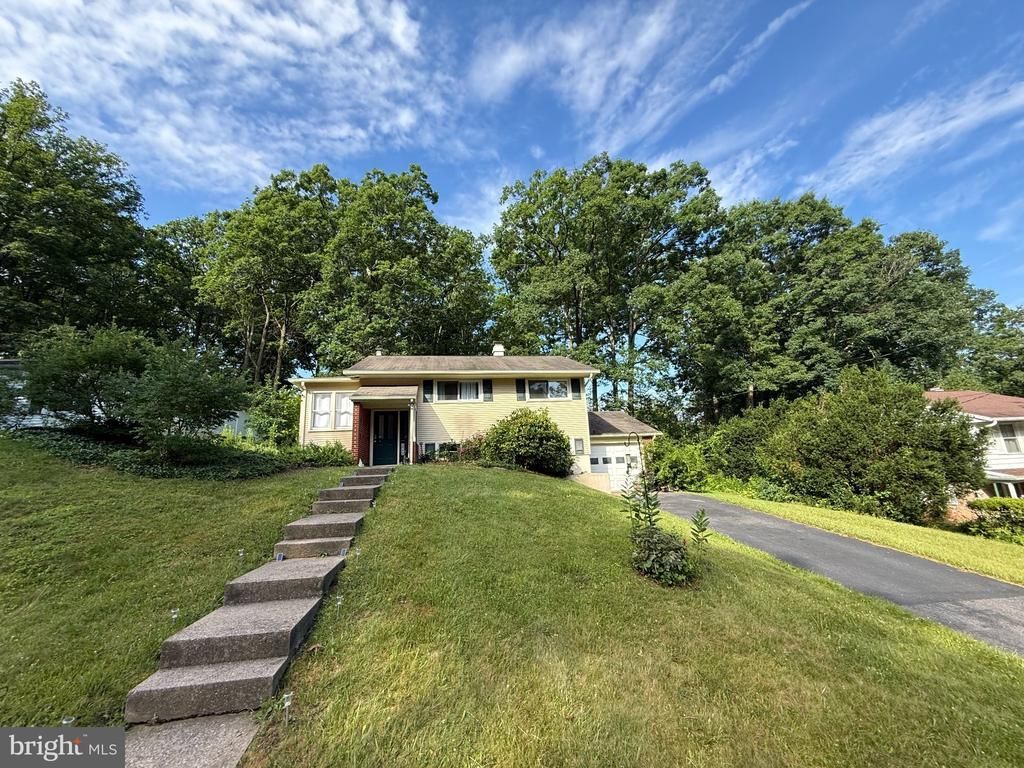 2042 FAIRWOOD LANE, STATE COLLEGE, PA 16803