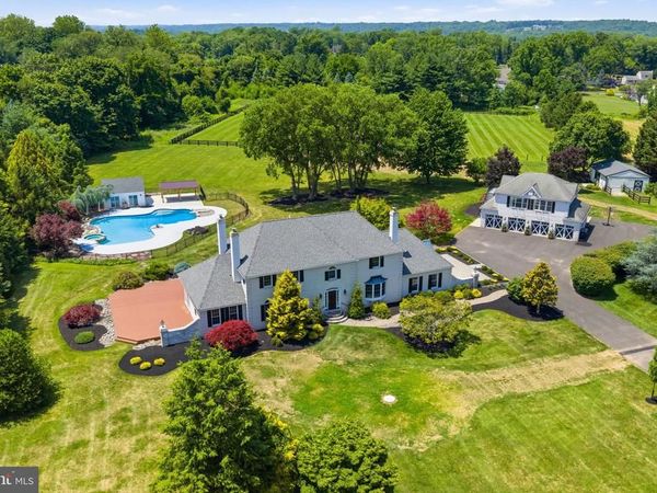 40 BEVERLY HILLS DRIVE, IVYLAND, PA 18974