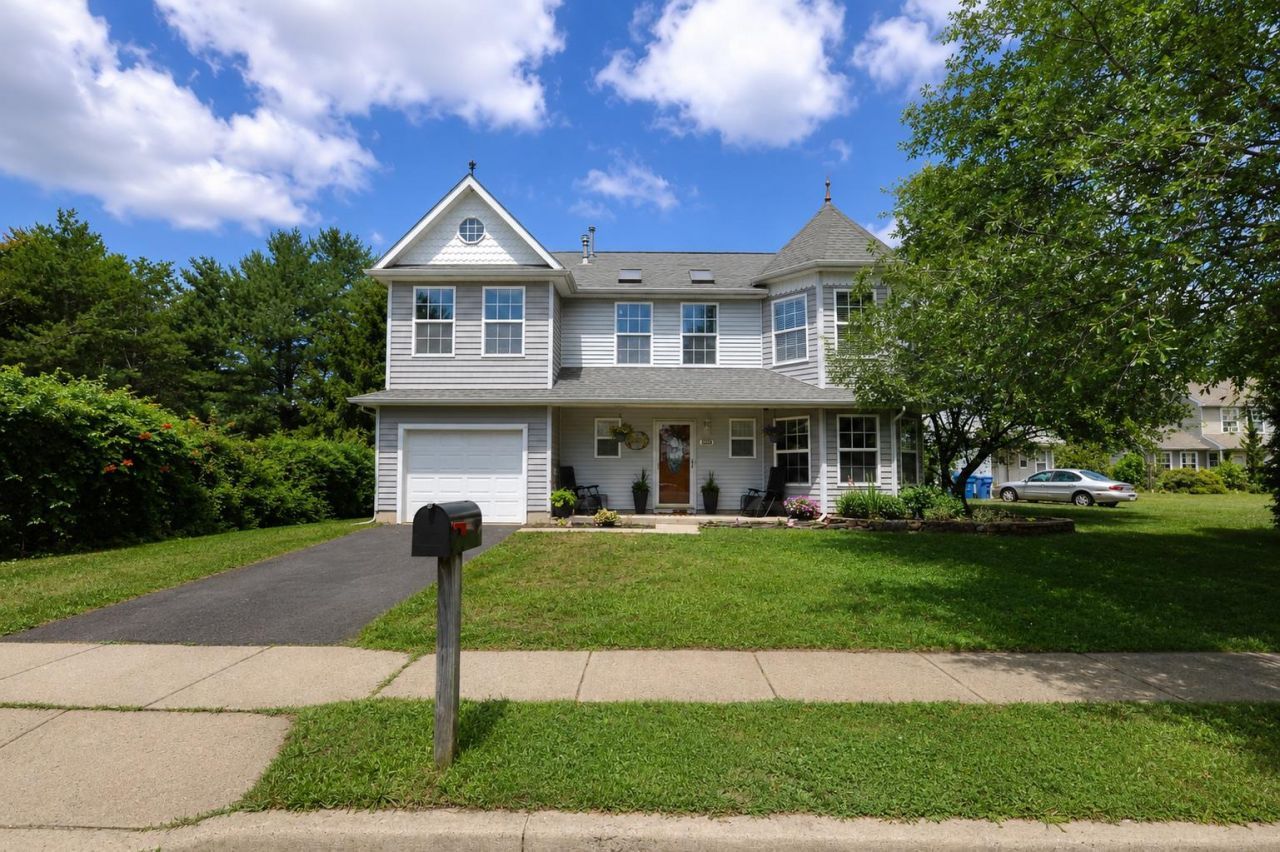 102 SAINT BARNABAS CIRCLE , FAIRLESS HILLS, PA 19030