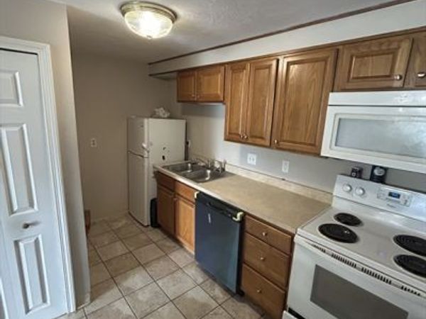 11 Gibbs St, Unit D61, Worcester, MA 01607
