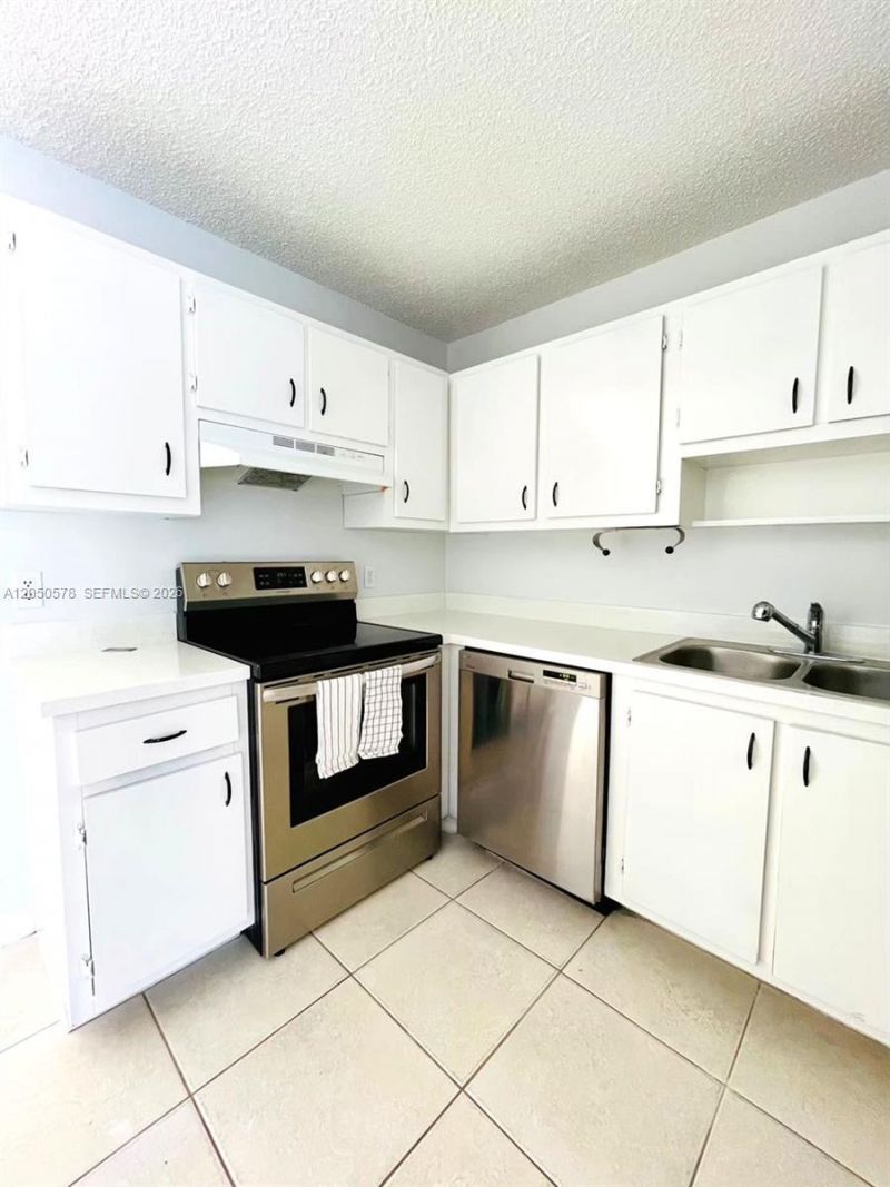 4503 SE Ontario Dr , Stuart, FL 34997 Photo