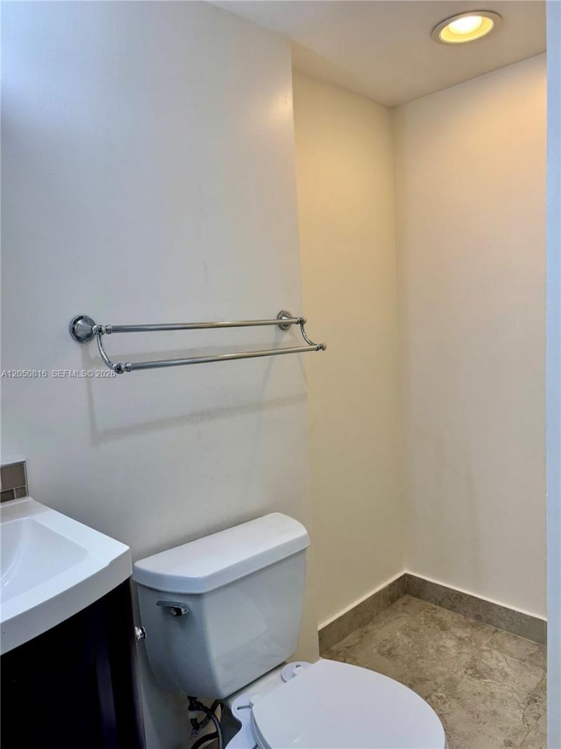 2780 NE 183rd St , Unit 2012, Aventura, FL 33160 Photo