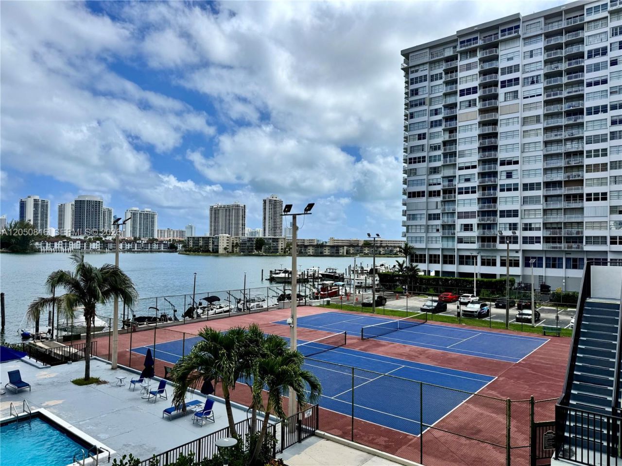 2780 NE 183rd St , Unit 2012, Aventura, FL 33160 Photo