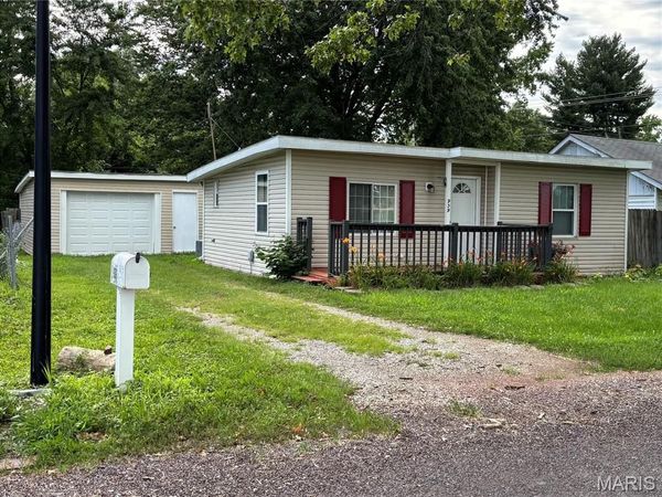 939 Green Mount Lane , Belleville, IL 62220