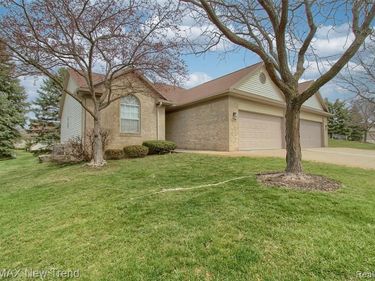 2191 Pleasant Drive, Commerce Twp, MI 48390