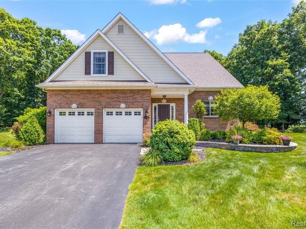 10182 Edgewood Drive, Grand Blanc Twp, MI 48439