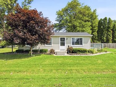 1675 Pennsylvania Avenue, Marysville, MI 48040
