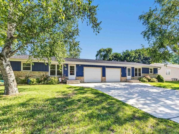 1827 CORMIER ROAD, Green Bay, WI 54313
