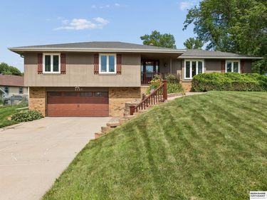 2127 Mayfair Drive, Omaha, NE 68144