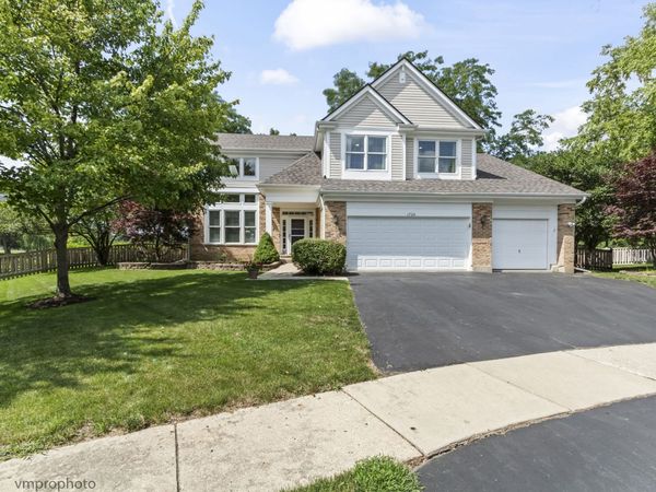 1724 Dorchester Court , Mundelein, IL 60060