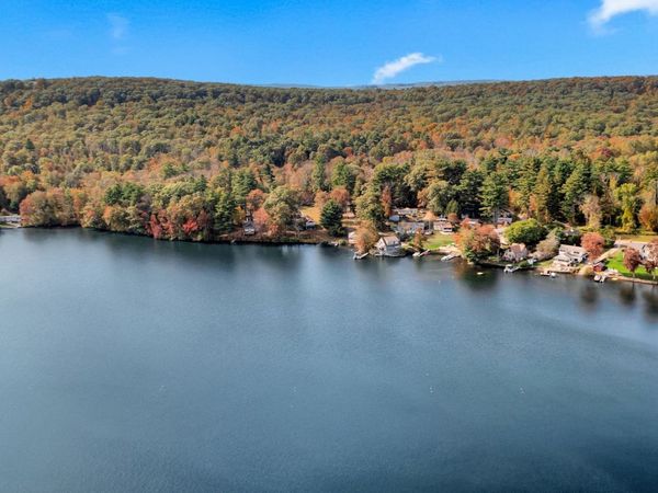 79 7th Street, Brimfield, MA 01010