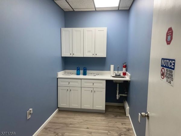 702 N Broad St, Elizabeth, NJ 07208