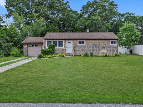 1142 Bay Shore Avenue , Bay Shore, NY 11706